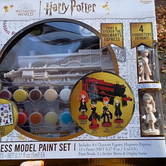 Harry Potter Hogwarts Express Model Paint Set - Picture 3 of 4